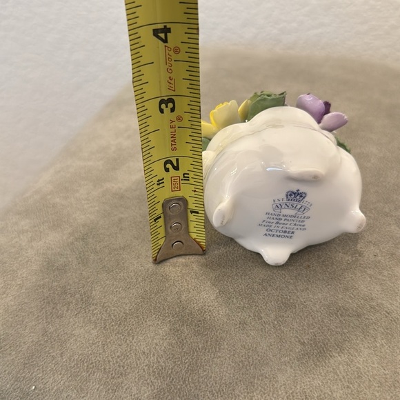 Aynsley Flower Bouquet Figurine Hand Modelled Fine Bone China ~Beautiful - Picture 4 of 8